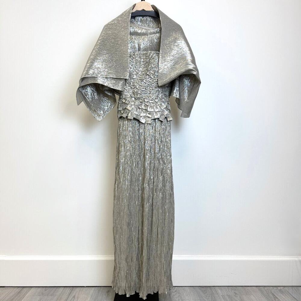 Oscar de la Renta Gold Metallic Strapless Beaded Evening Gown 4 Tassel Earrings